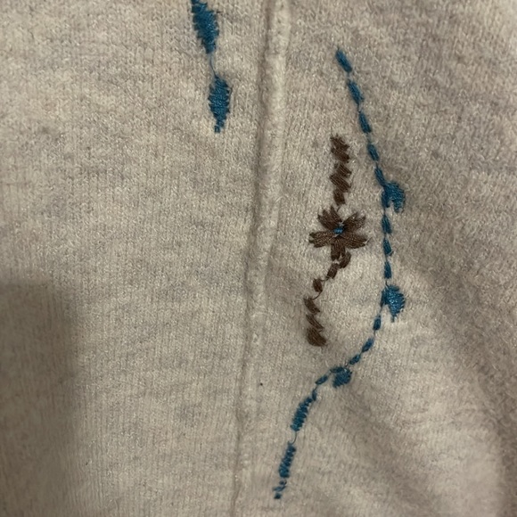 Female Sweater - Picture 4 of 4